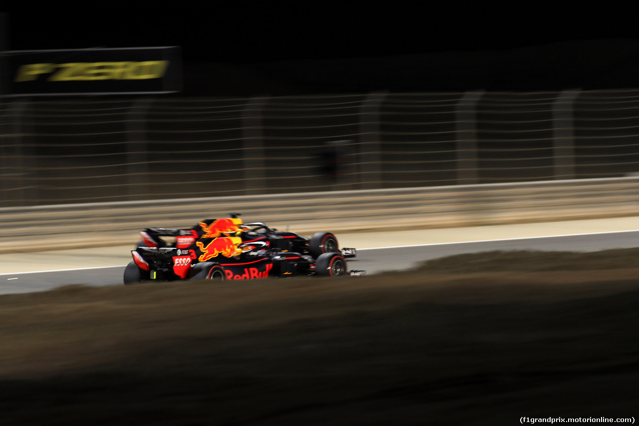GP BAHRAIN, 06.04.2018 - Prove Libere 2, Daniel Ricciardo (AUS) Red Bull Racing RB14 e Max Verstappen (NED) Red Bull Racing RB14