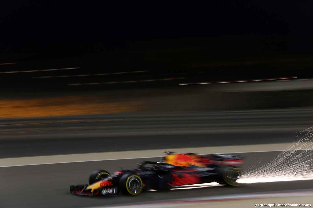GP BAHRAIN, 06.04.2018 - Prove Libere 2, Daniel Ricciardo (AUS) Red Bull Racing RB14