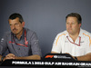 GP BAHRAIN, 06.04.2018 - Guenther Steiner (ITA) Haas F1 Team Prinicipal e Zak Brown (USA) McLaren Executive Director