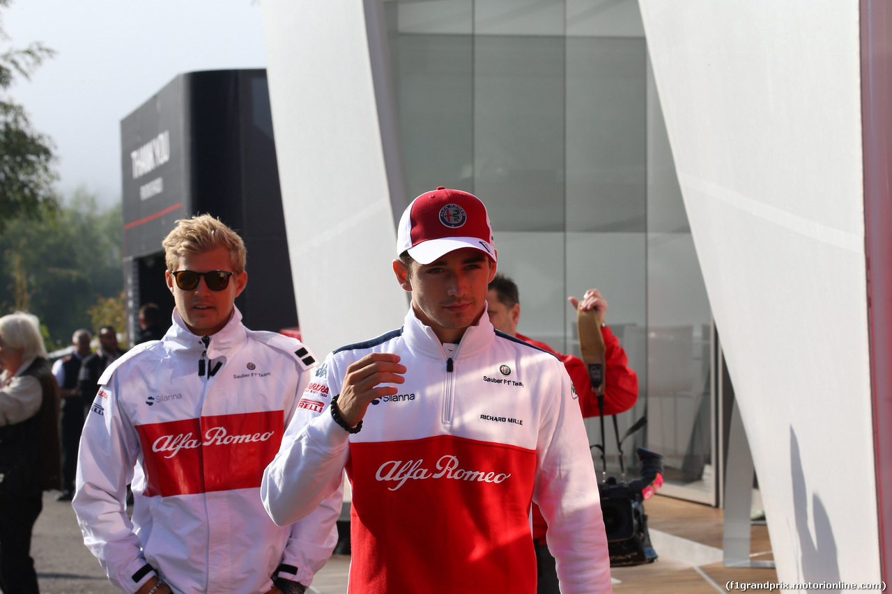 GP BELGIO, 26.08.2018 - Marcus Ericsson (SUE) Sauber C37 e Charles Leclerc (MON) Sauber C37