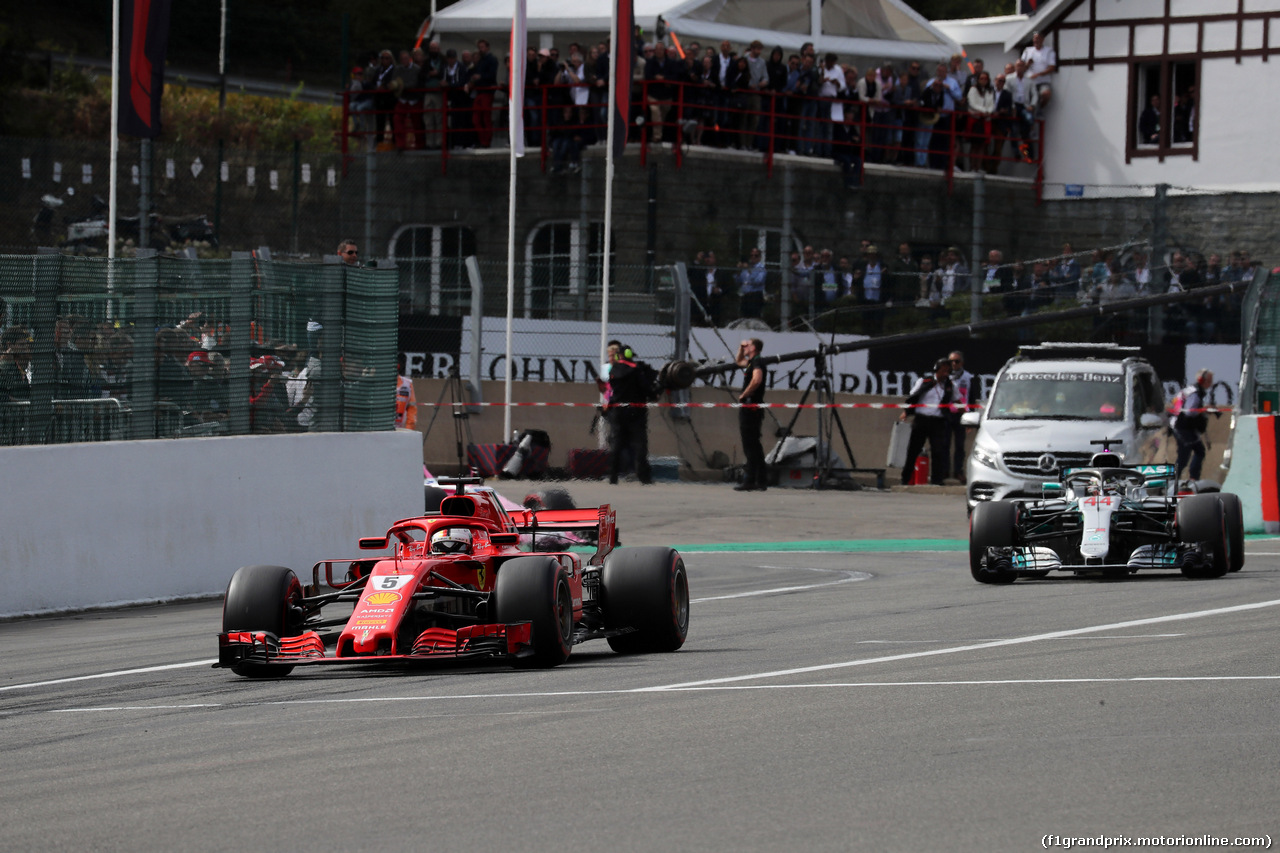 GP BELGIO, 26.08.2018 - Gara, Sebastian Vettel (GER) Ferrari SF71H e Lewis Hamilton (GBR) Mercedes AMG F1 W09