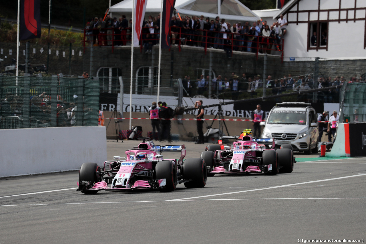 GP BELGIO, 26.08.2018 - Gara, Sergio Perez (MEX) Racing Point Force India F1 VJM11 davanti a Esteban Ocon (FRA) Racing Point Force India F1 VJM11