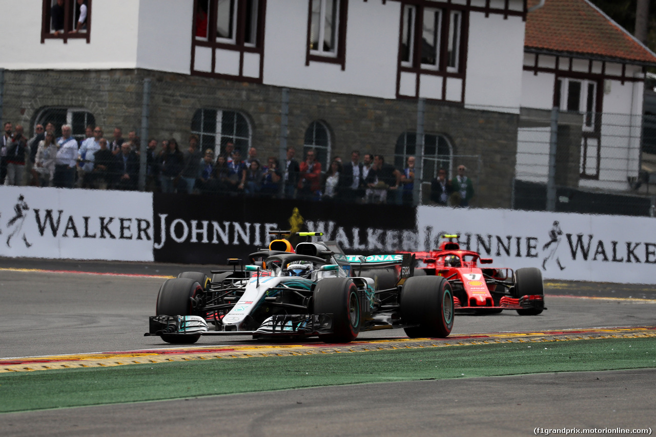 GP BELGIO, 26.08.2018 - Gara, Valtteri Bottas (FIN) Mercedes AMG F1 W09 e Kimi Raikkonen (FIN) Ferrari SF71H