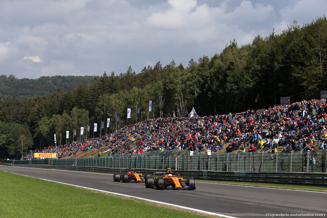 GP BELGIO, 25.08.2018 - Prove Libere 3, Stoffel Vandoorne (BEL) McLaren MCL33 davanti a Fernando Alonso (ESP) McLaren MCL33