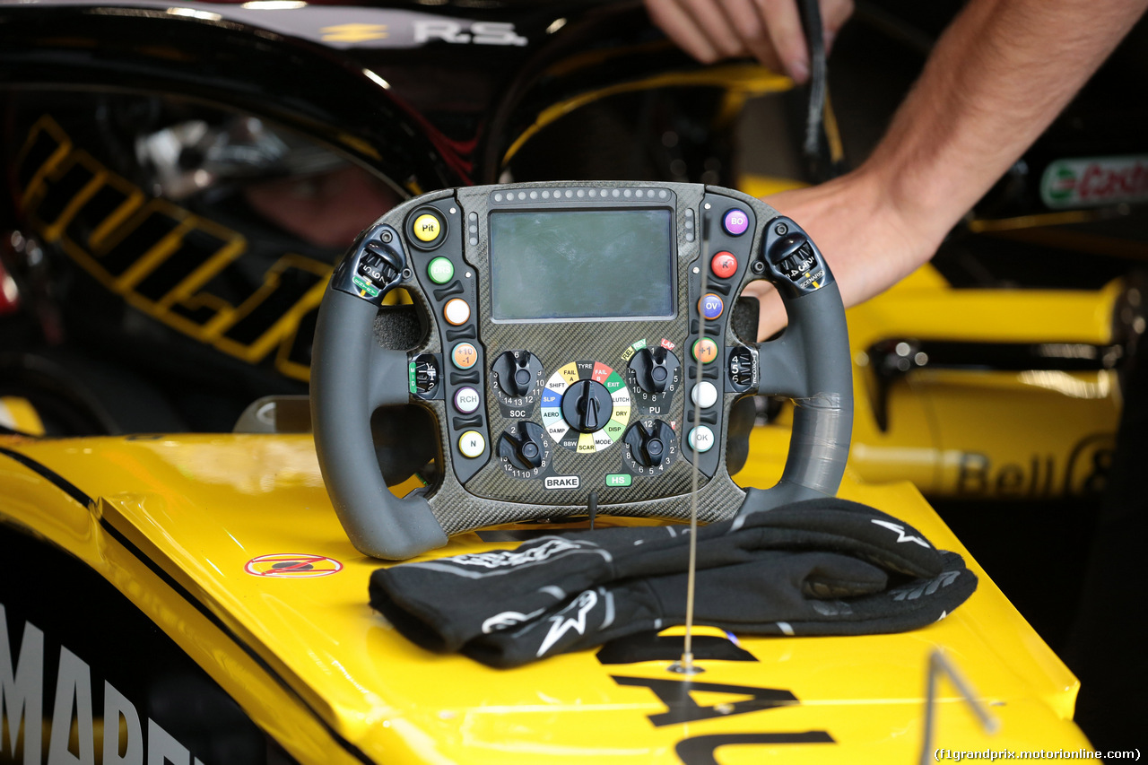 GP BELGIO, 24.08.2018 - Prove Libere 1, Nico Hulkenberg (GER) Renault Sport F1 Team RS18, steering wheel
