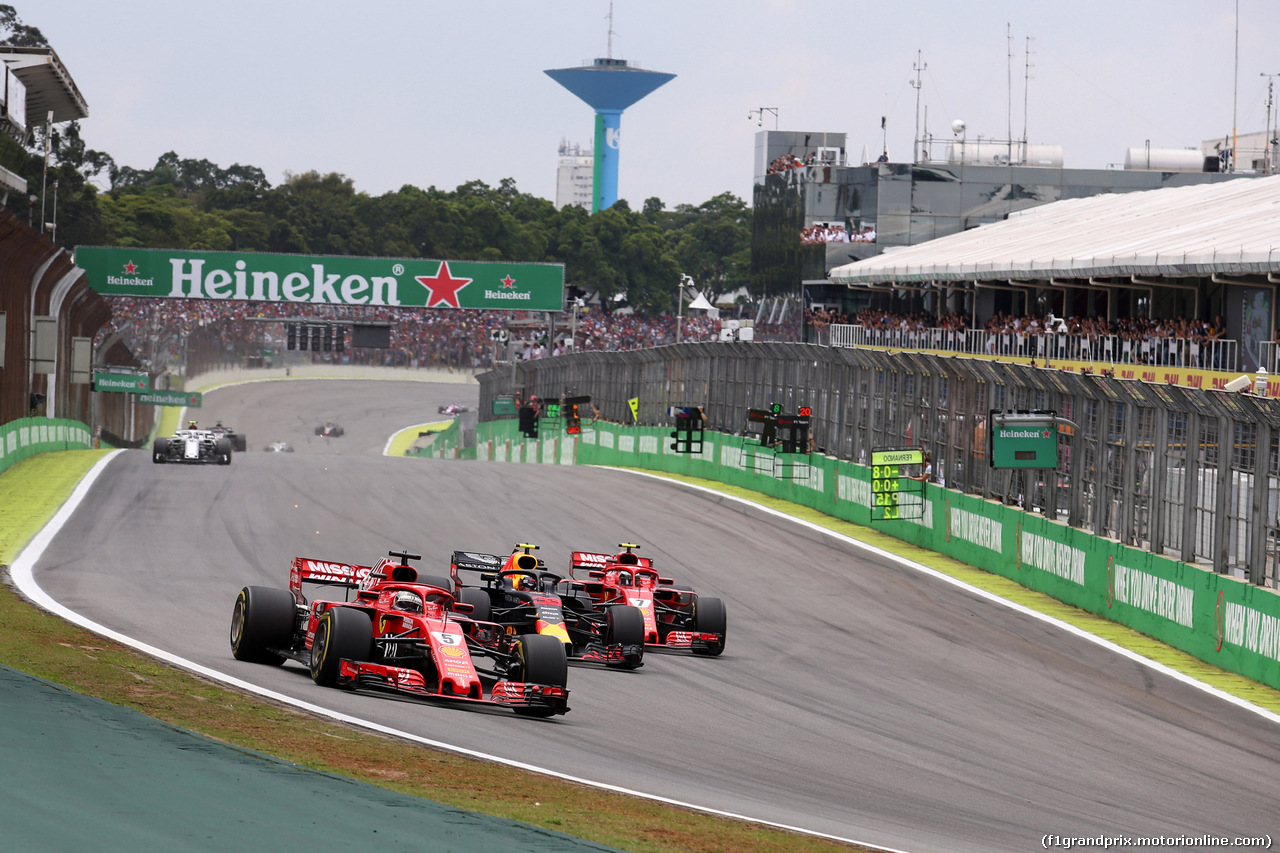 GP BRASILE, 11.11.2018 - Gara, Sebastian Vettel (GER) Ferrari SF71H, Max Verstappen (NED) Red Bull Racing RB14 e Kimi Raikkonen (FIN) Ferrari SF71H