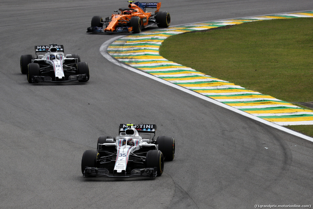 GP BRASILE, 11.11.2018 - Gara, Sergey Sirotkin (RUS) Williams FW41 davanti a Lance Stroll (CDN) Williams FW41