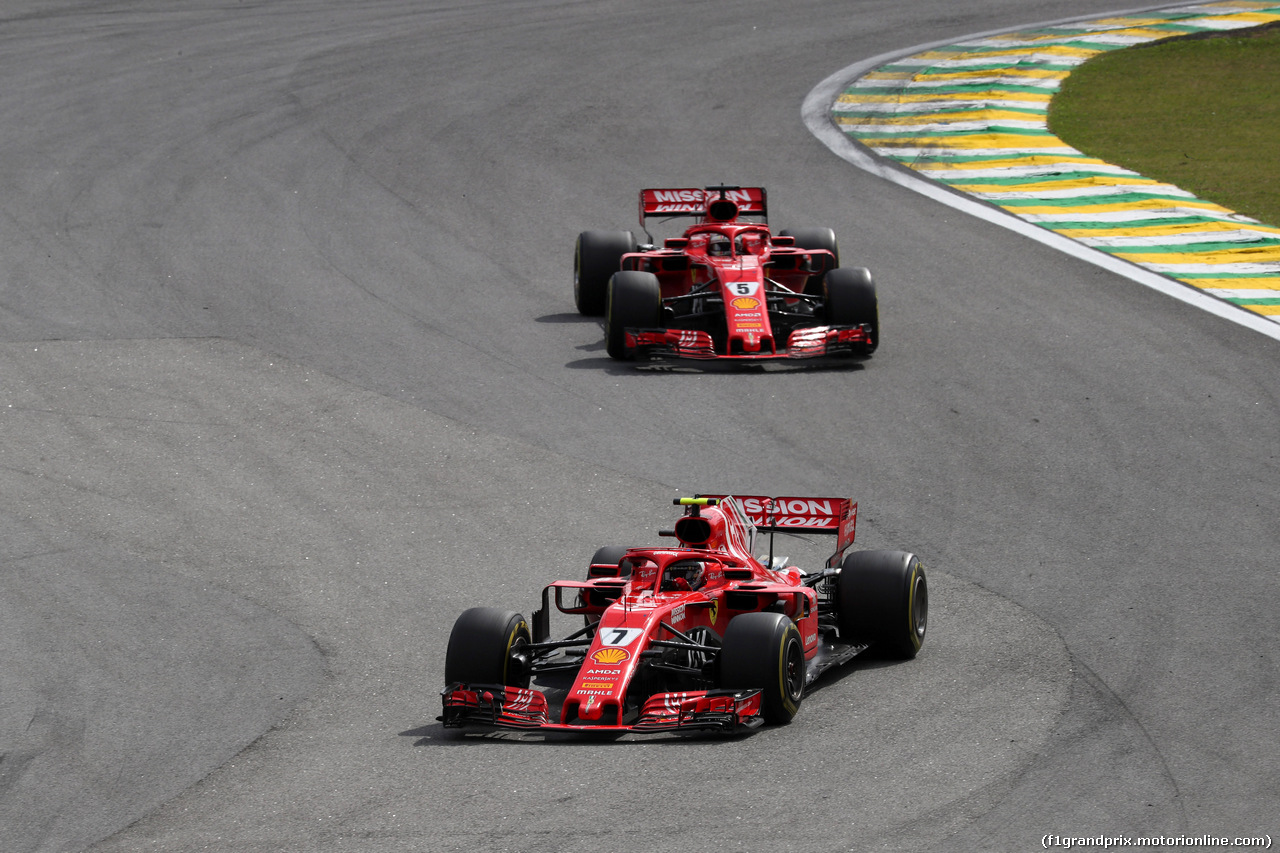 GP BRASILE, 11.11.2018 - Gara, Kimi Raikkonen (FIN) Ferrari SF71H davanti a Sebastian Vettel (GER) Ferrari SF71H