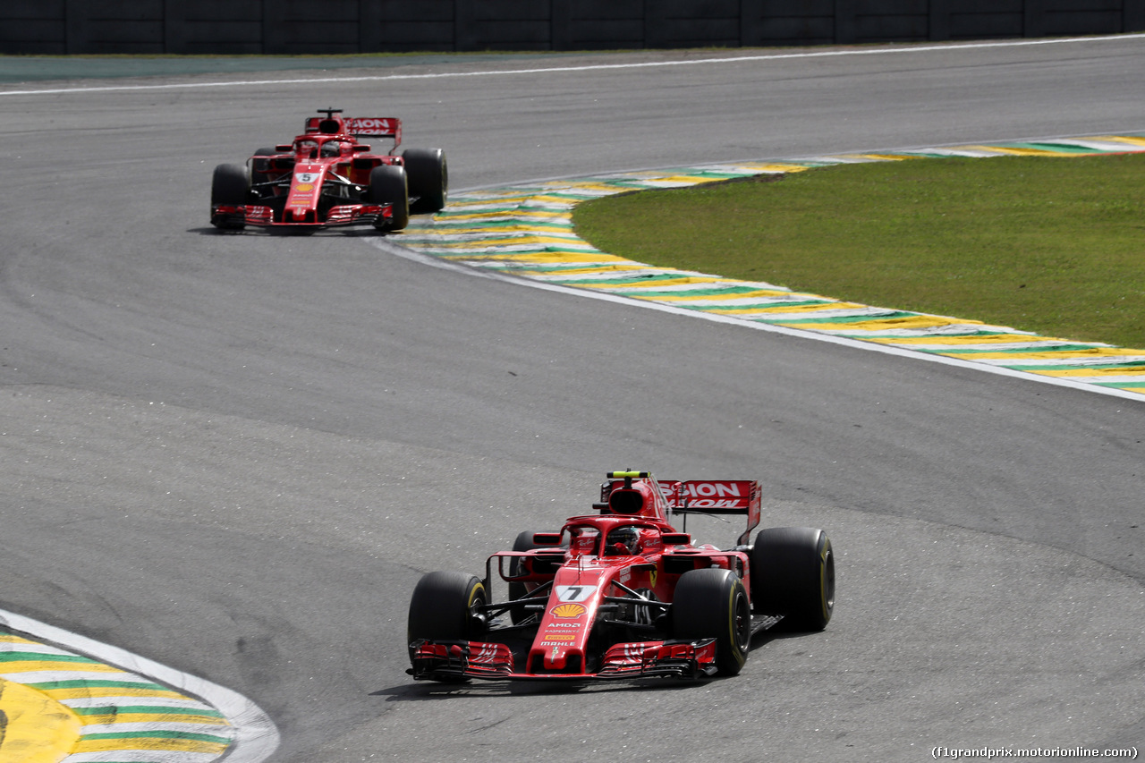 GP BRASILE, 11.11.2018 - Gara, Kimi Raikkonen (FIN) Ferrari SF71H davanti a Sebastian Vettel (GER) Ferrari SF71H