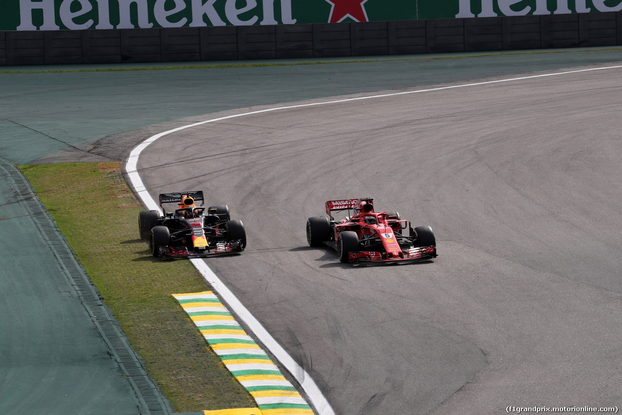 GP BRASILE, 11.11.2018 - Gara, Daniel Ricciardo (AUS) Red Bull Racing RB14 e Sebastian Vettel (GER) Ferrari SF71H