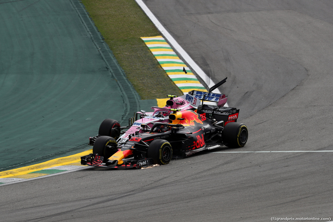 GP BRASILE, 11.11.2018 - Gara, Crash, Max Verstappen (NED) Red Bull Racing RB14 e Esteban Ocon (FRA) Racing Point Force India F1 VJM11