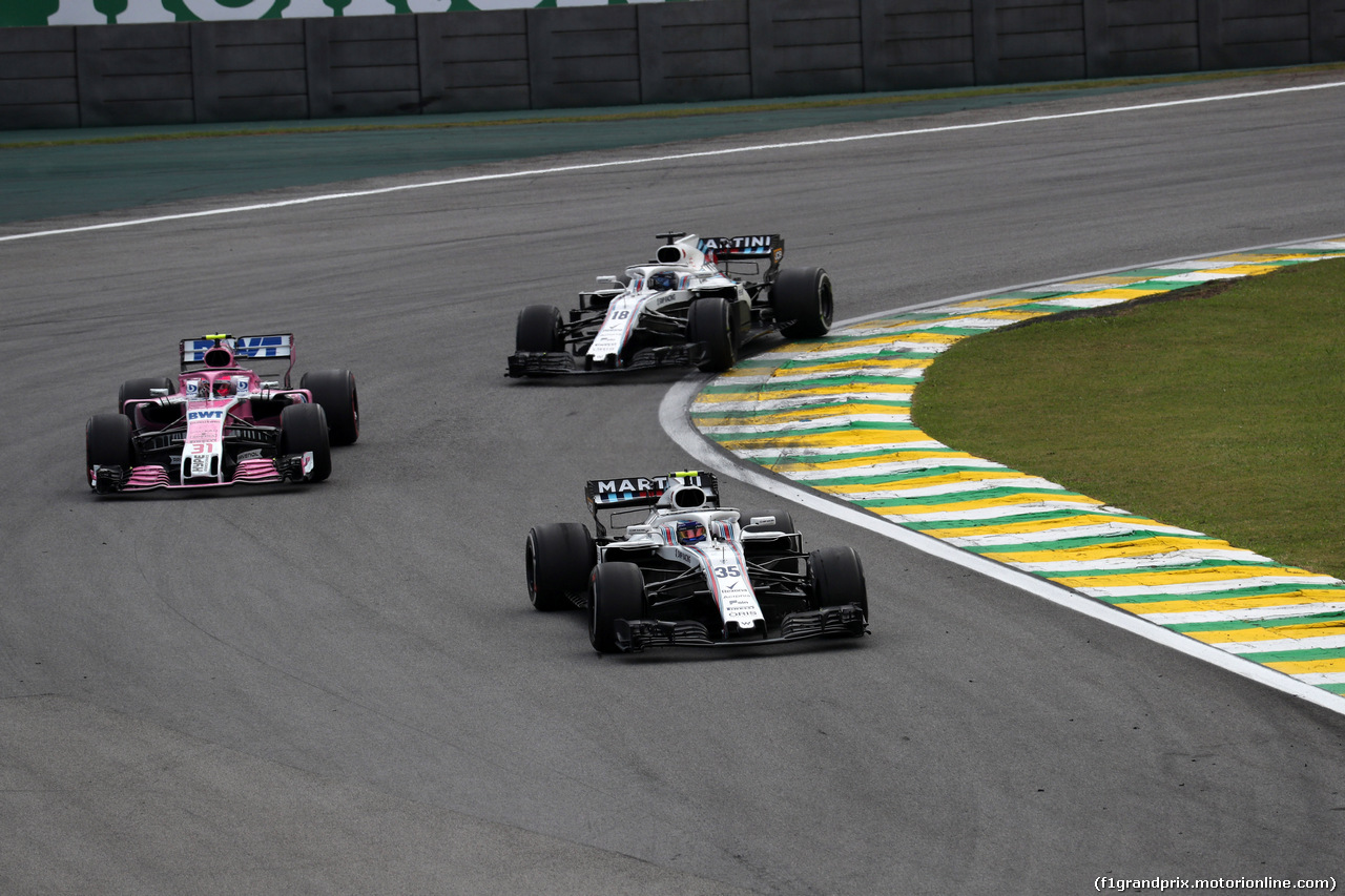 GP BRASILE, 11.11.2018 - Gara, Sergey Sirotkin (RUS) Williams FW41 davanti a Esteban Ocon (FRA) Racing Point Force India F1 VJM11 e Lance Stroll (CDN) Williams FW41