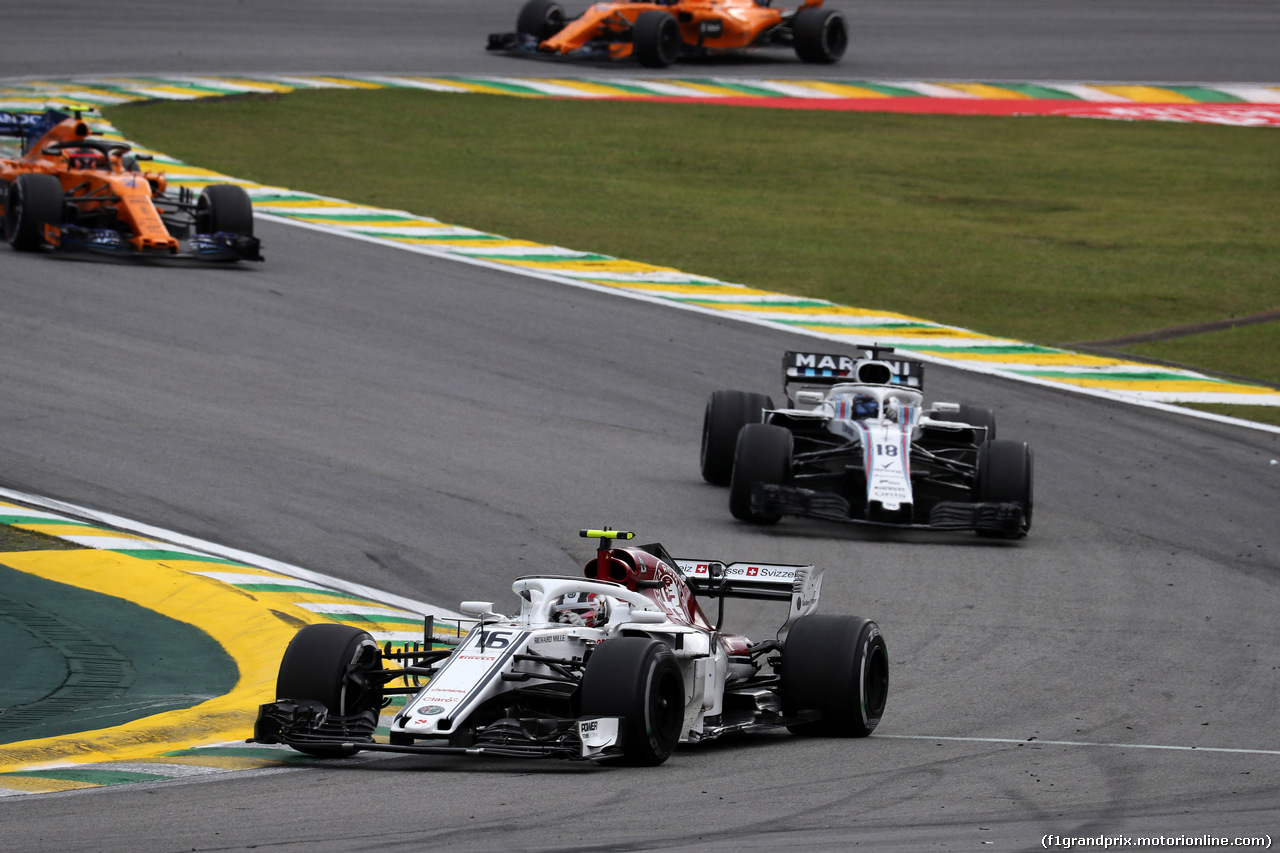 GP BRASILE, 11.11.2018 - Gara, Charles Leclerc (MON) Sauber C37 e Lance Stroll (CDN) Williams FW41