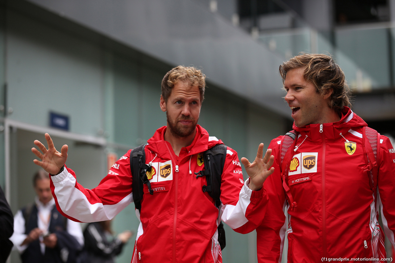 GP BRASILE, 09.11.2018 - Sebastian Vettel (GER) Ferrari SF71H e his Personal Trainer Antti Kontsas (FIN)