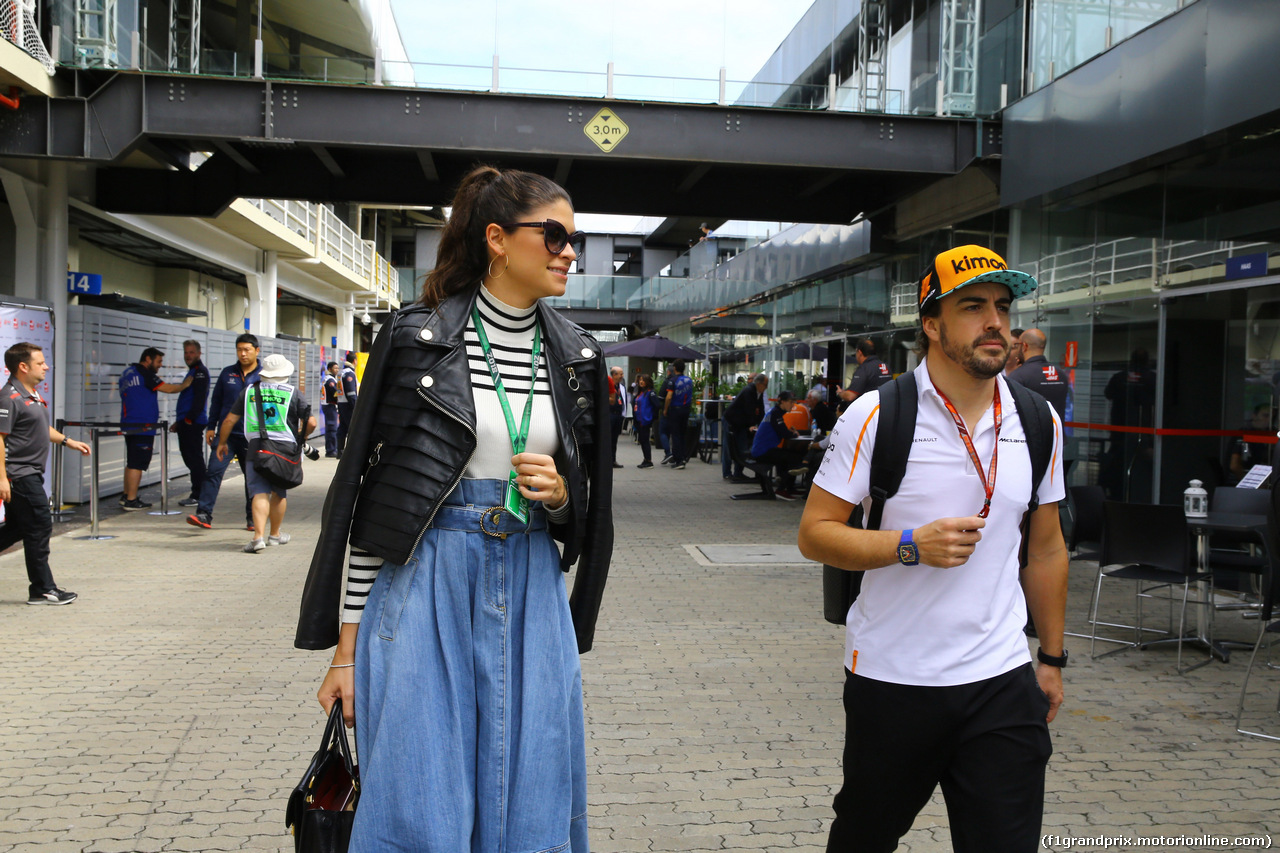 GP BRASILE, 10.11.2018 - Prove Libere 3, Linda Morselli (ITA) Ragazzafriend of Fernando Alonso (ESP) e Fernando Alonso (ESP) McLaren MCL33