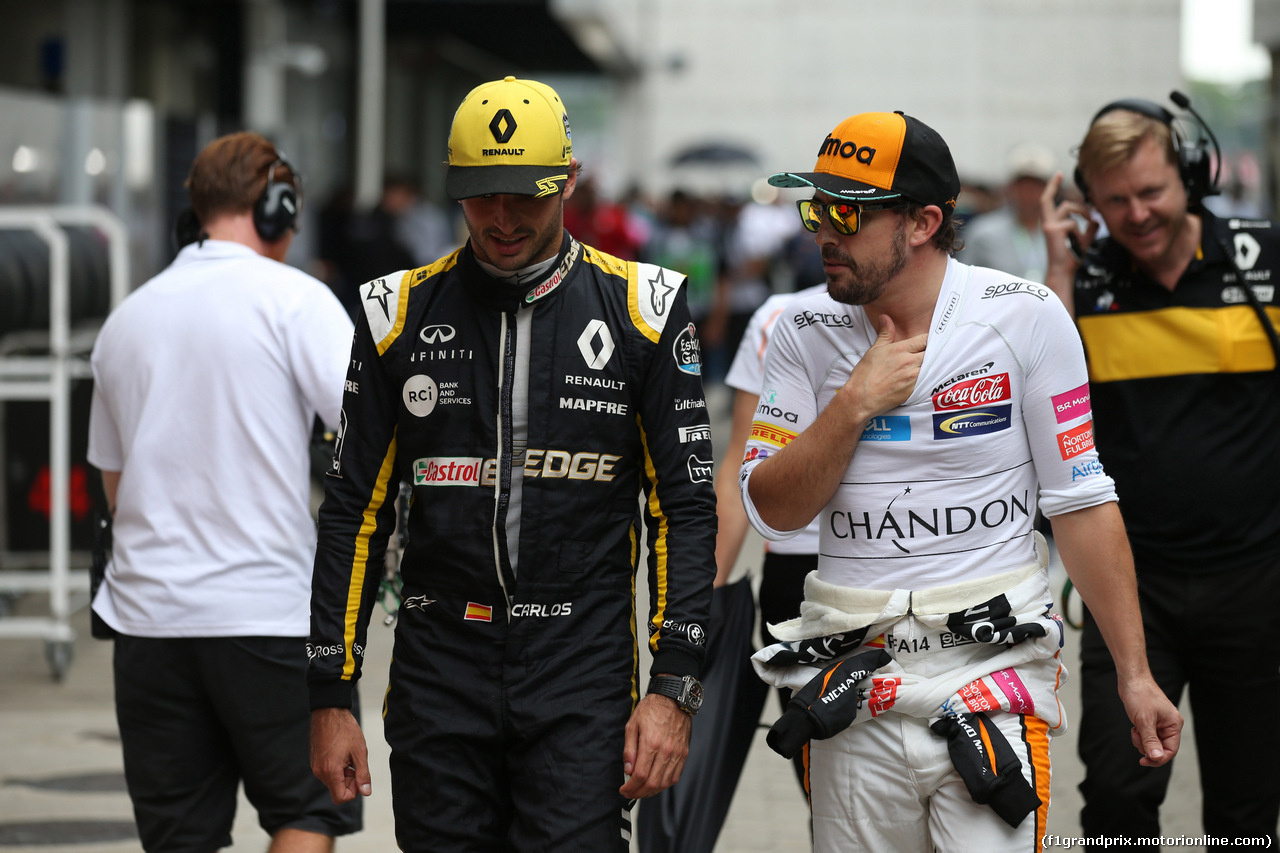 GP BRASILE, 10.11.2018 - Qualifiche, Carlos Sainz Jr (ESP) Renault Sport F1 Team RS18 e Fernando Alonso (ESP) McLaren MCL33