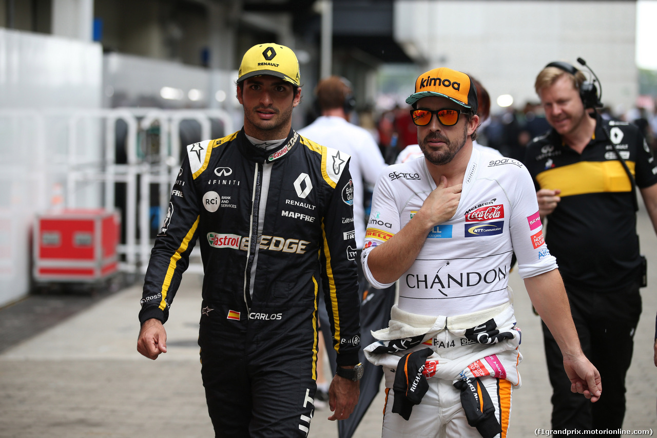 GP BRASILE, 10.11.2018 - Qualifiche, Carlos Sainz Jr (ESP) Renault Sport F1 Team RS18 e Fernando Alonso (ESP) McLaren MCL33