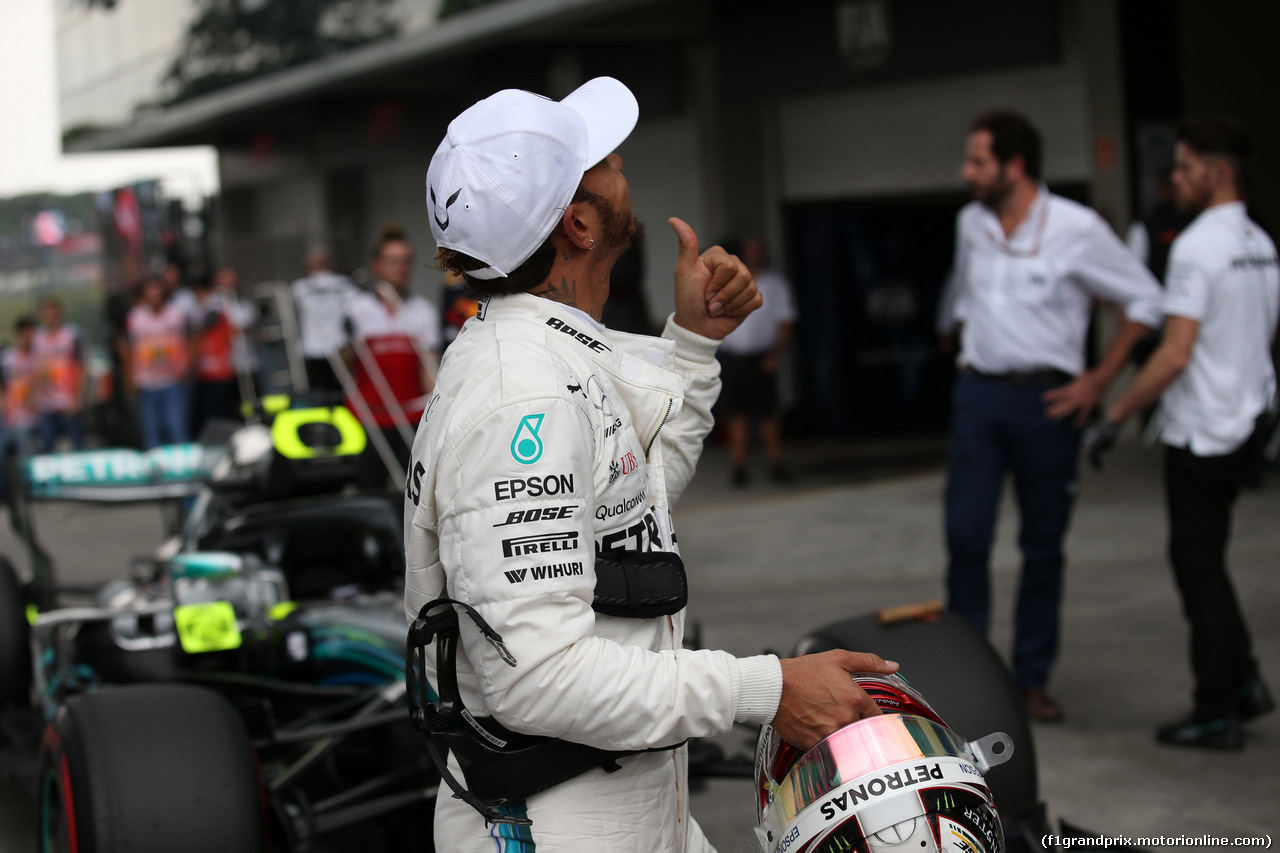 GP BRASILE, 10.11.2018 - Qualifiche, Lewis Hamilton (GBR) Mercedes AMG F1 W09 pole position