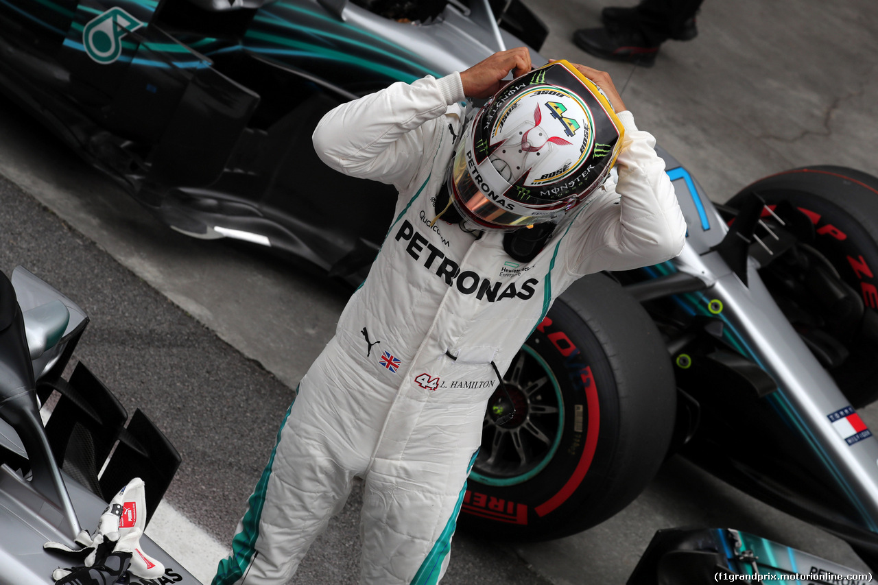 GP BRASILE, 10.11.2018 - Qualifiche, Lewis Hamilton (GBR) Mercedes AMG F1 W09 pole position