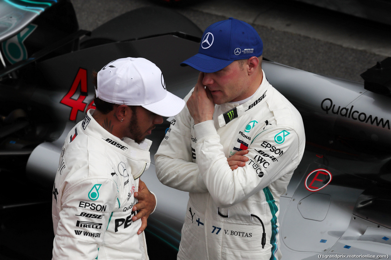GP BRASILE, 10.11.2018 - Qualifiche, Lewis Hamilton (GBR) Mercedes AMG F1 W09 pole position e 3rd place Valtteri Bottas (FIN) Mercedes AMG F1 W09