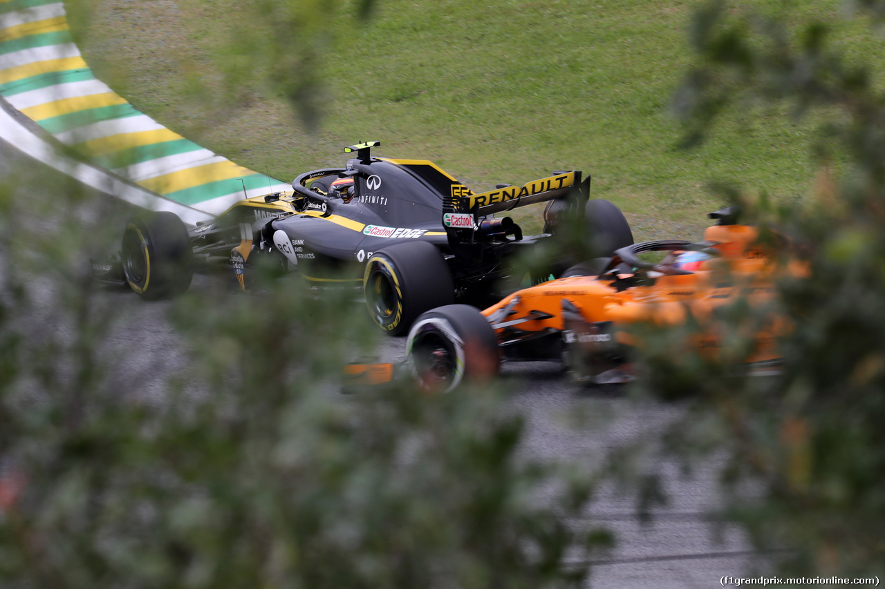 GP BRASILE, 09.11.2018 - Prove Libere 2, Carlos Sainz Jr (ESP) Renault Sport F1 Team RS18 e Fernando Alonso (ESP) McLaren MCL33