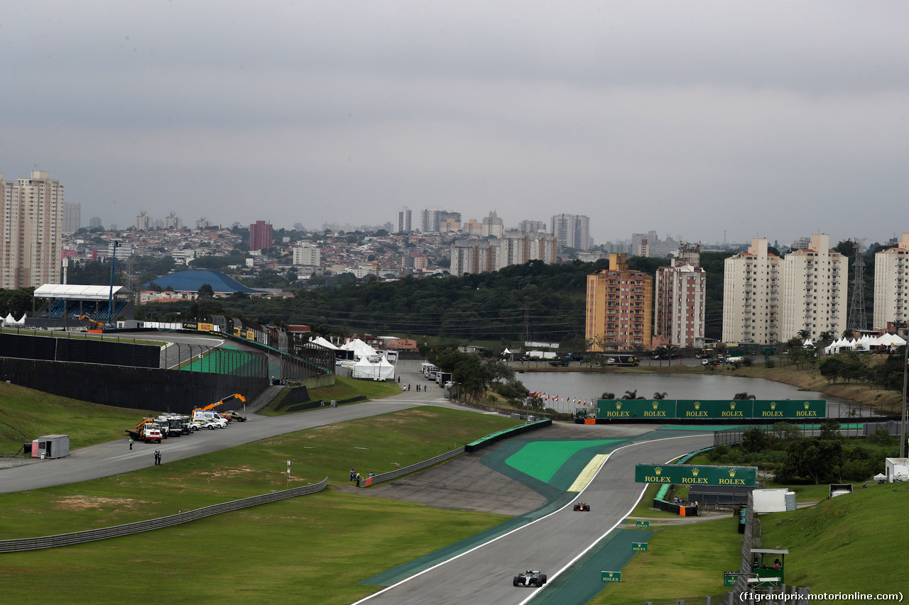 GP BRASILE, 09.11.2018 - Prove Libere 2, Valtteri Bottas (FIN) Mercedes AMG F1 W09 e Daniel Ricciardo (AUS) Red Bull Racing RB14