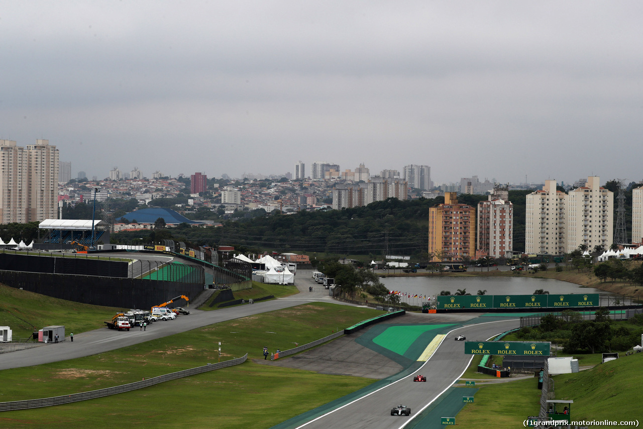 GP BRASILE, 09.11.2018 - Prove Libere 2, Lewis Hamilton (GBR) Mercedes AMG F1 W09 e Kimi Raikkonen (FIN) Ferrari SF71H