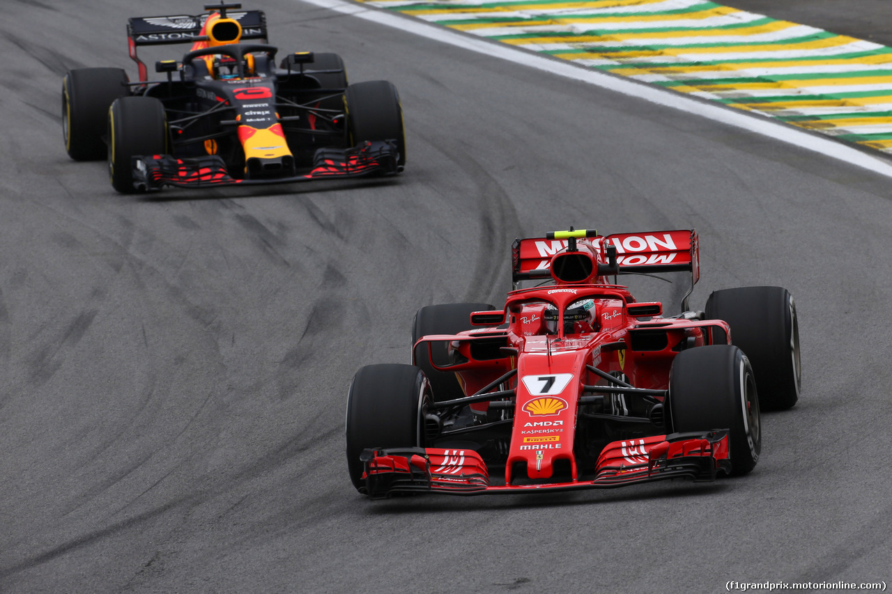 GP BRASILE, 09.11.2018 - Prove Libere 2, Kimi Raikkonen (FIN) Ferrari SF71H e Daniel Ricciardo (AUS) Red Bull Racing RB14