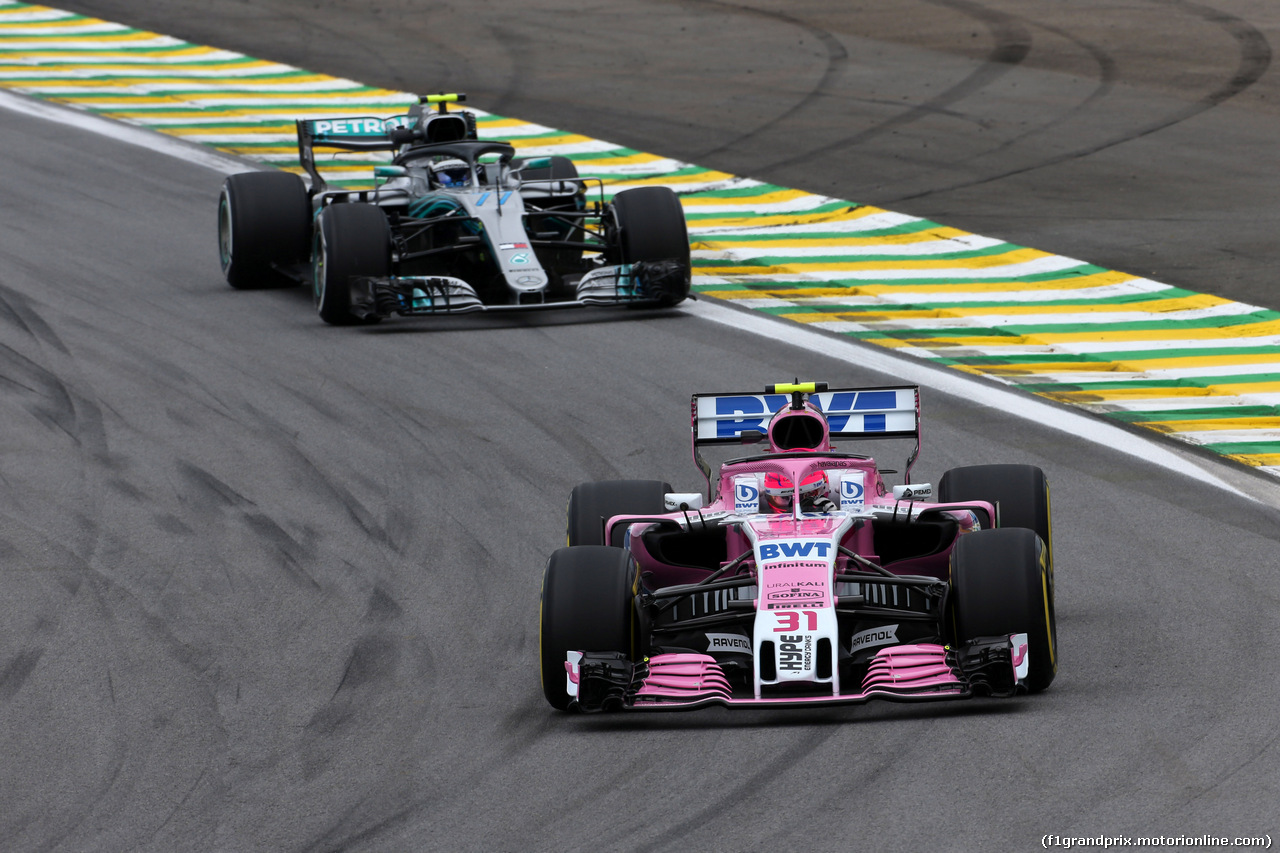 GP BRASILE, 09.11.2018 - Prove Libere 2, Esteban Ocon (FRA) Racing Point Force India F1 VJM11 e Valtteri Bottas (FIN) Mercedes AMG F1 W09