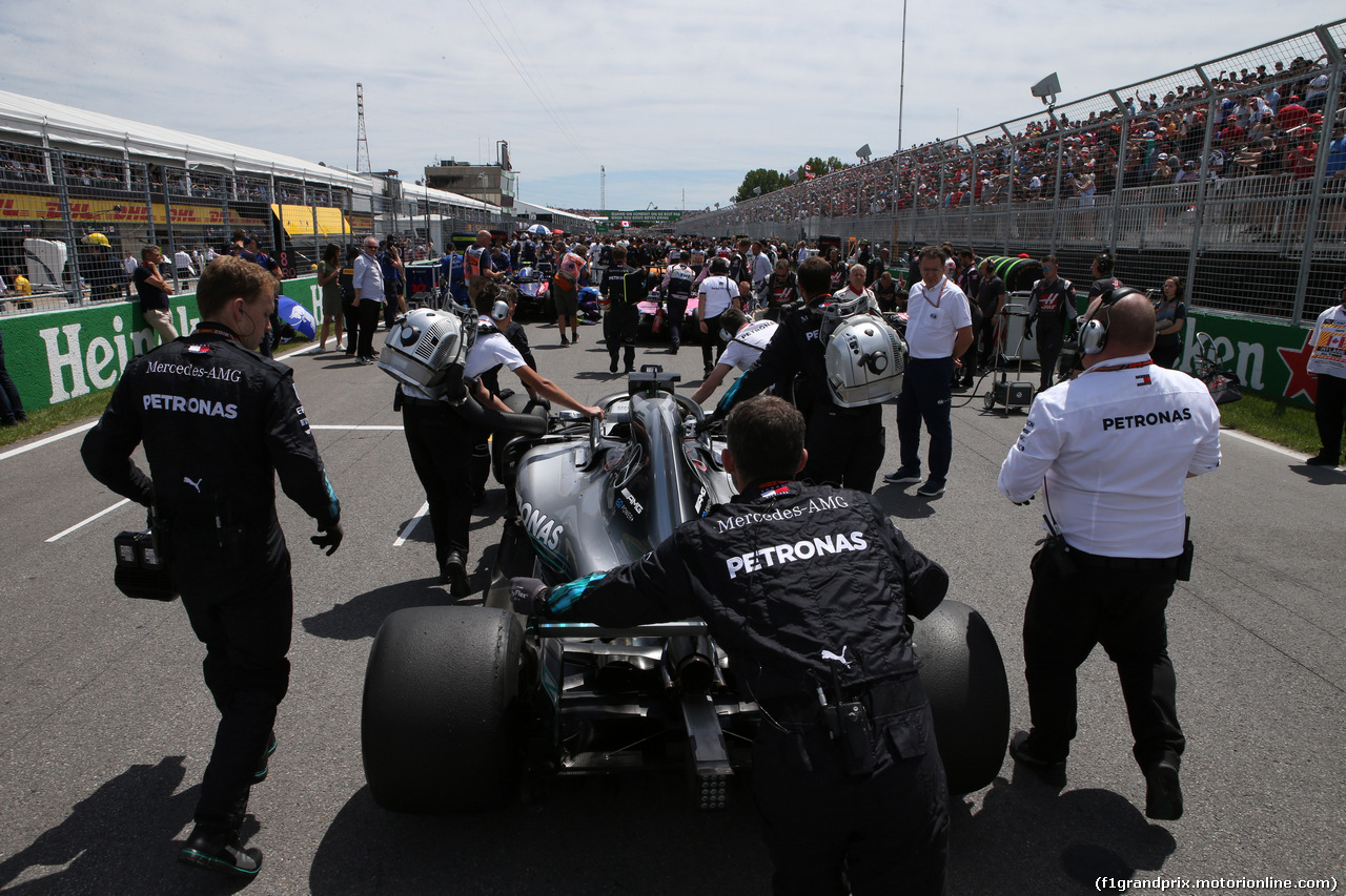 GP CANADA, 10.06.2018- Gara, the partenzaing grid: Lewis Hamilton (GBR) Mercedes AMG F1 W09