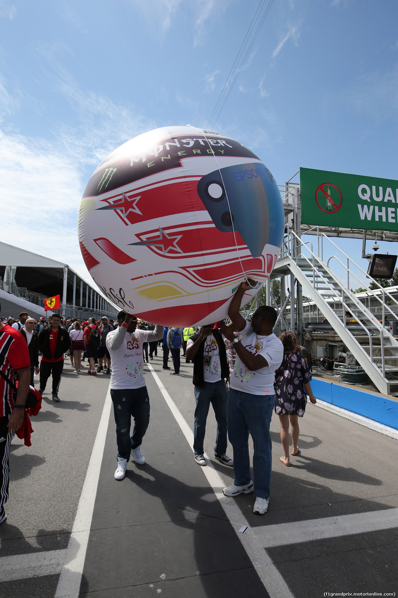 GP CANADA, 07.06.2018 - Fans with a baloon look-like Lewis Hamilton (GBR) Mercedes AMG F1 W09  helmet