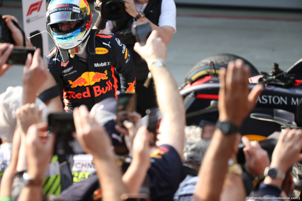 GP CINA, 15.04.2018- Parc ferme, winner of the race Daniel Ricciardo (AUS) Red Bull Racing RB14