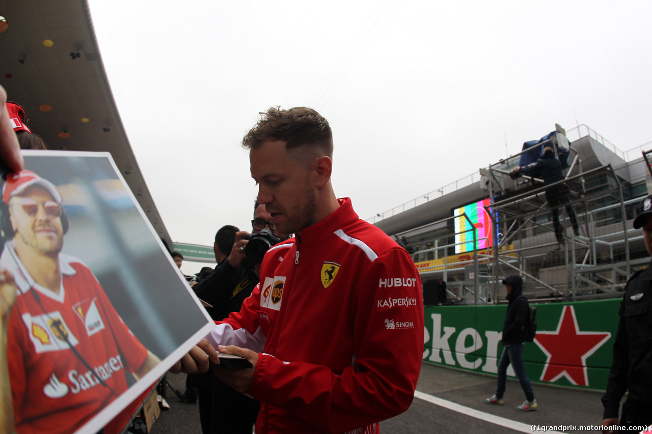 GP CINA, 12.04.2018- Autograph Session, Sebastian Vettel (GER) Ferrari SF71H