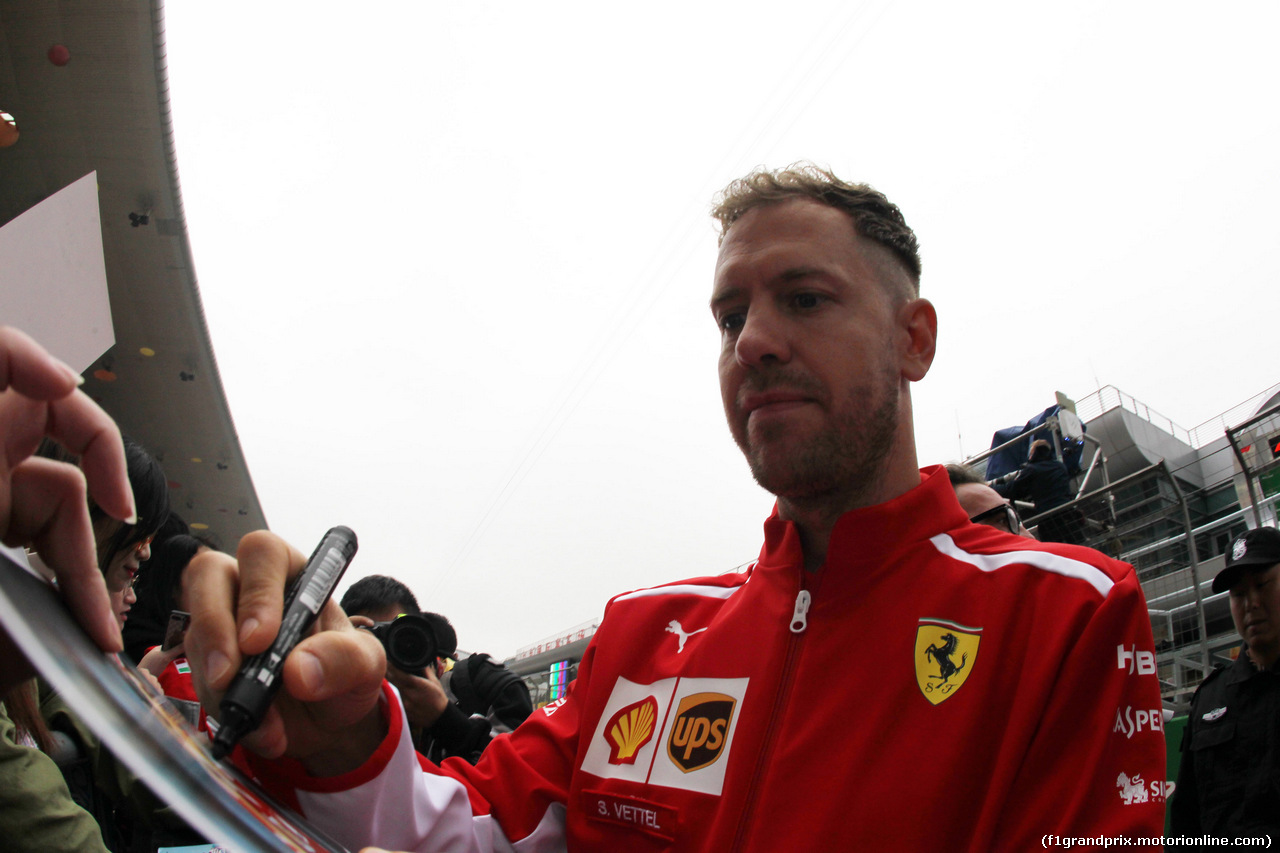 GP CINA, 12.04.2018- Autograph Session, Sebastian Vettel (GER) Ferrari SF71H
