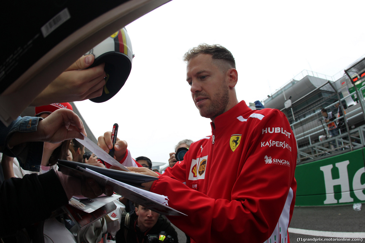 GP CINA, 12.04.2018- Autograph Session, Sebastian Vettel (GER) Ferrari SF71H