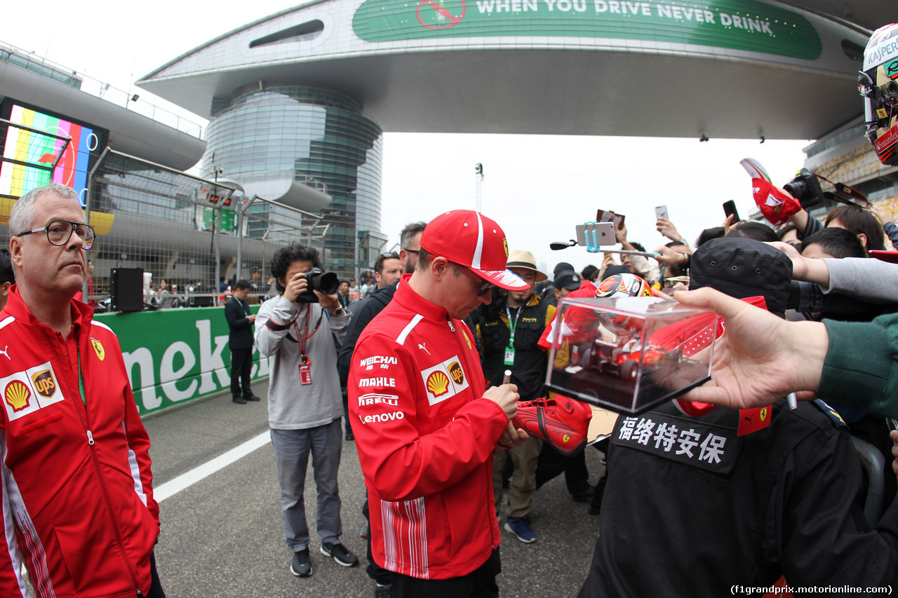 GP CINA, 12.04.2018- Autograph Session, Kimi Raikkonen (FIN) Ferrari SF71H