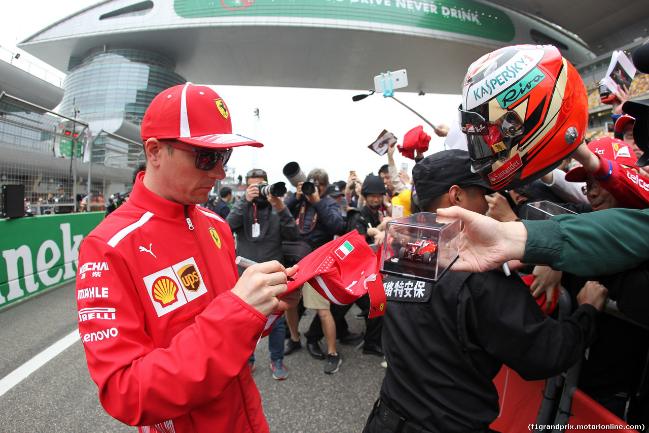GP CINA, 12.04.2018- Autograph Session, Kimi Raikkonen (FIN) Ferrari SF71H