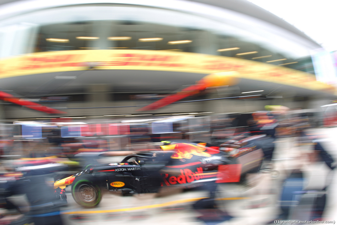 GP CINA, 12.04.2018- Red Bull Racing RB14 pit stop testing
