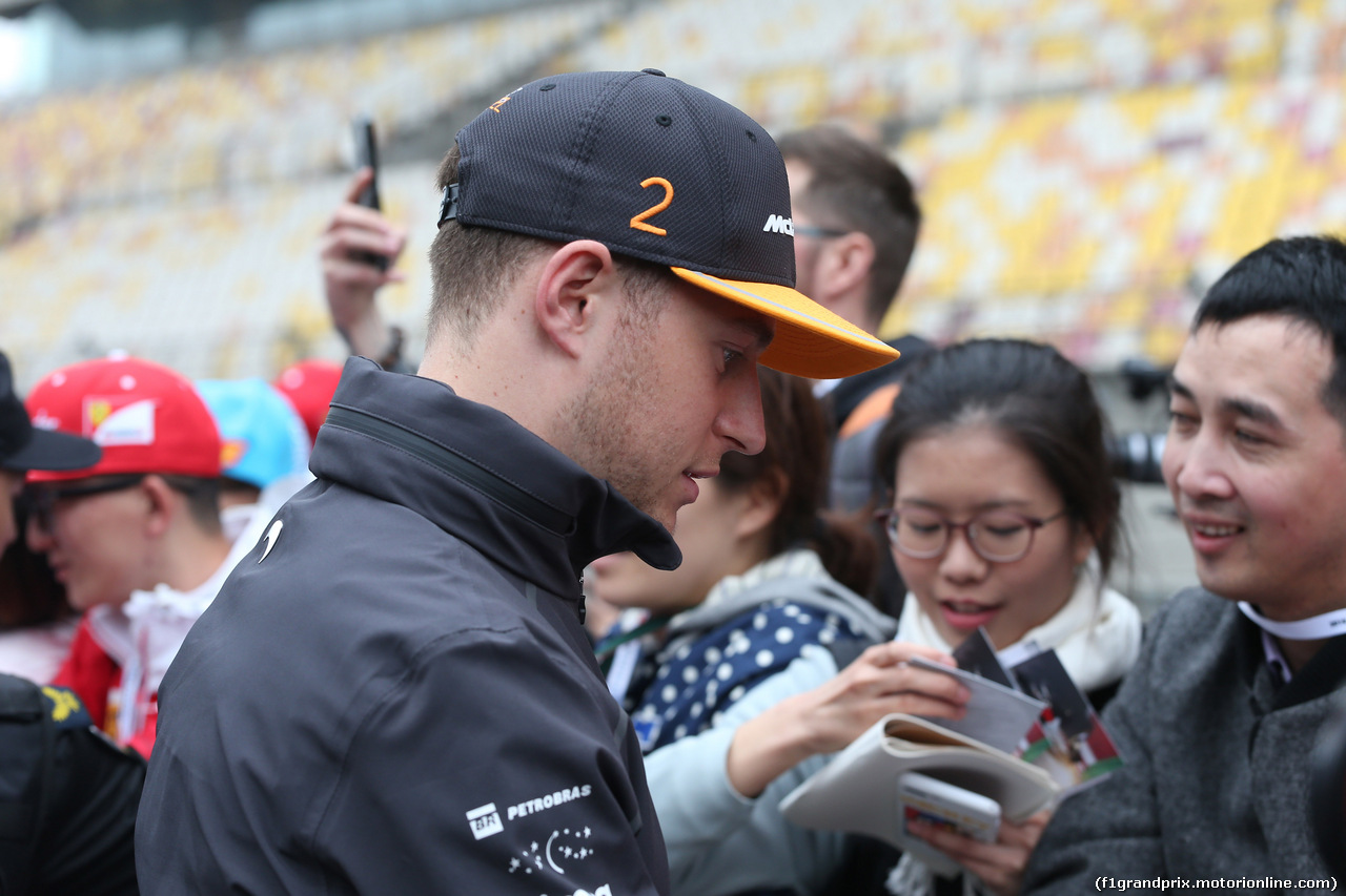 GP CINA, 12.04.2018- Autograph Session, Stoffel Vandoorne (BEL) McLaren MCL33