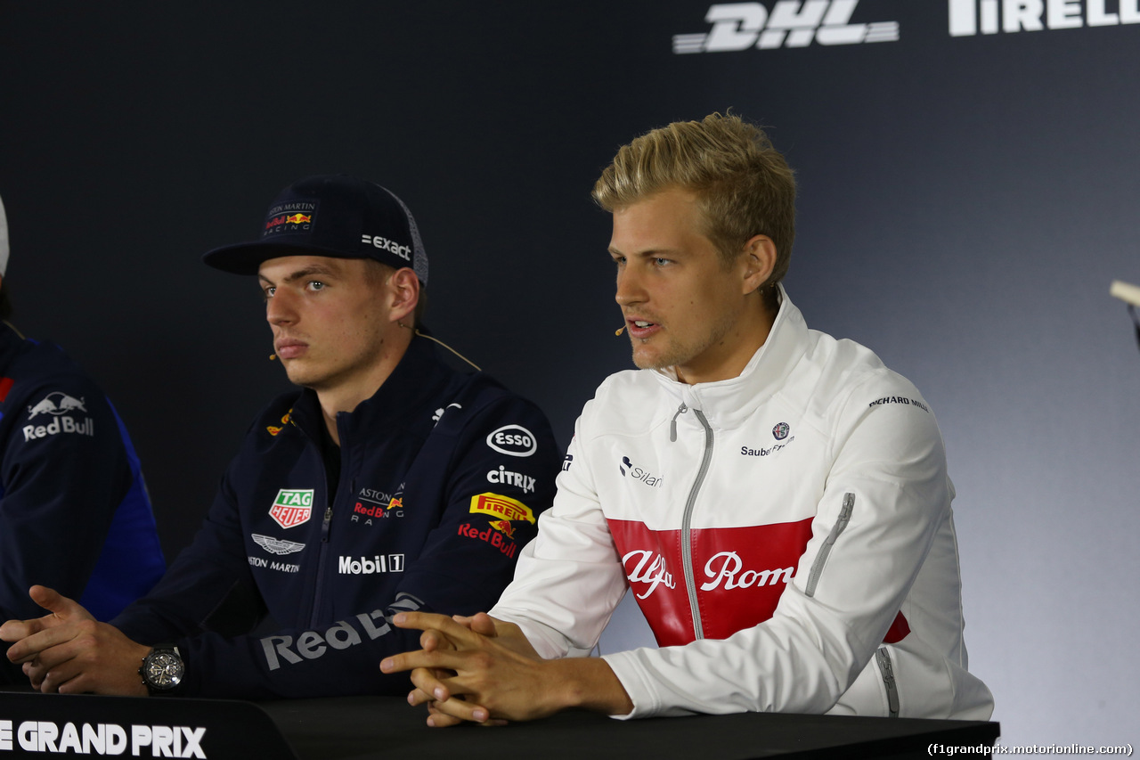 GP CINA, 12.04.2018- Giovedi' Press Conference, Marcus Ericsson (SUE) Alfa Romeo Sauber C37 (L) e Max Verstappen (NED) Red Bull Racing RB14 (R)