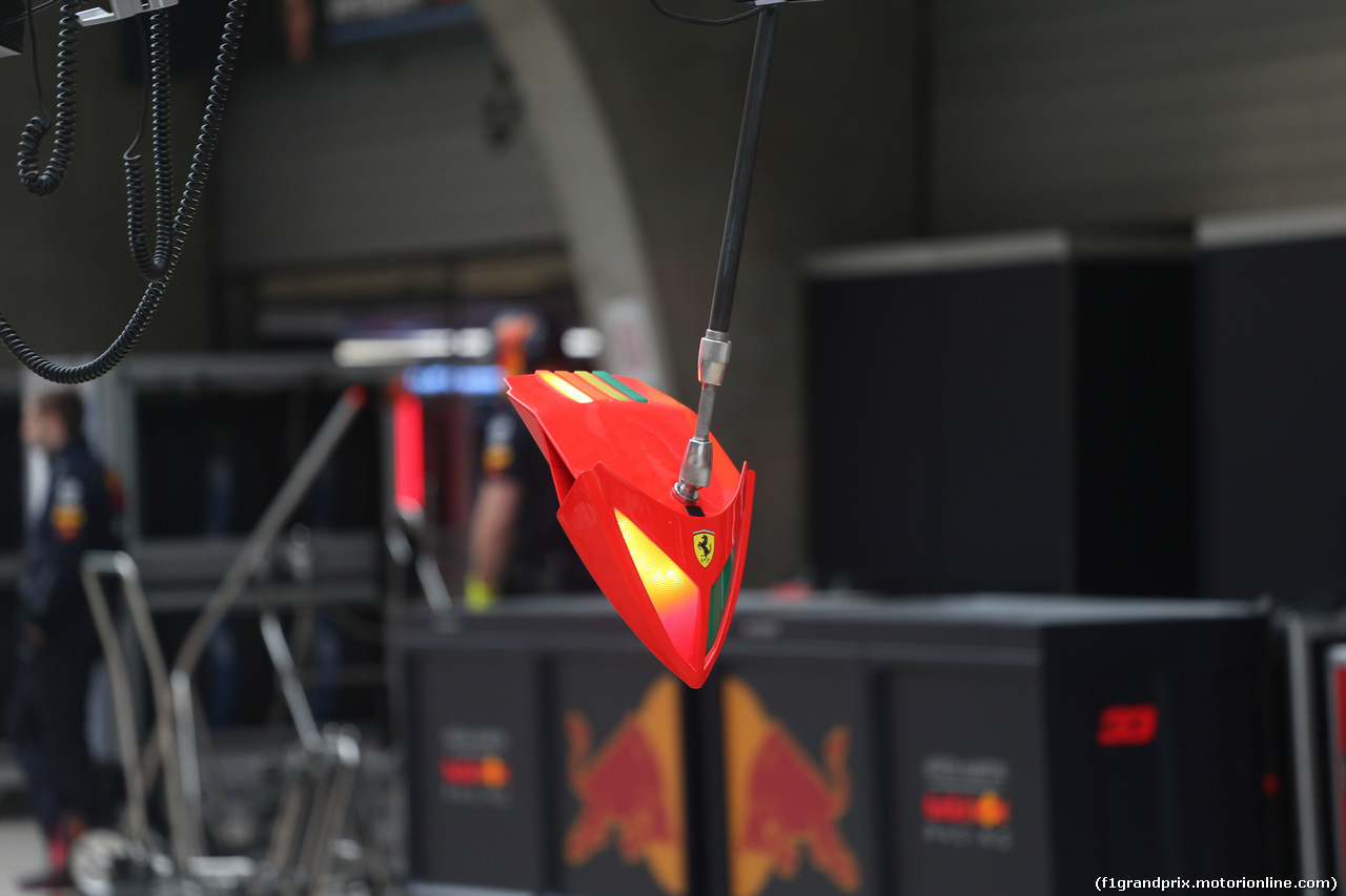 GP CINA, 12.04.2018- Ferrari Pitstop lightway
