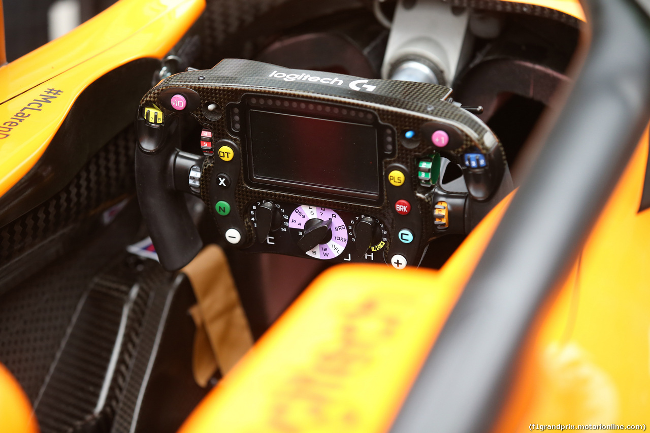 GP CINA, 12.04.2018- Mercedes AMG F1 W09 steering wheel