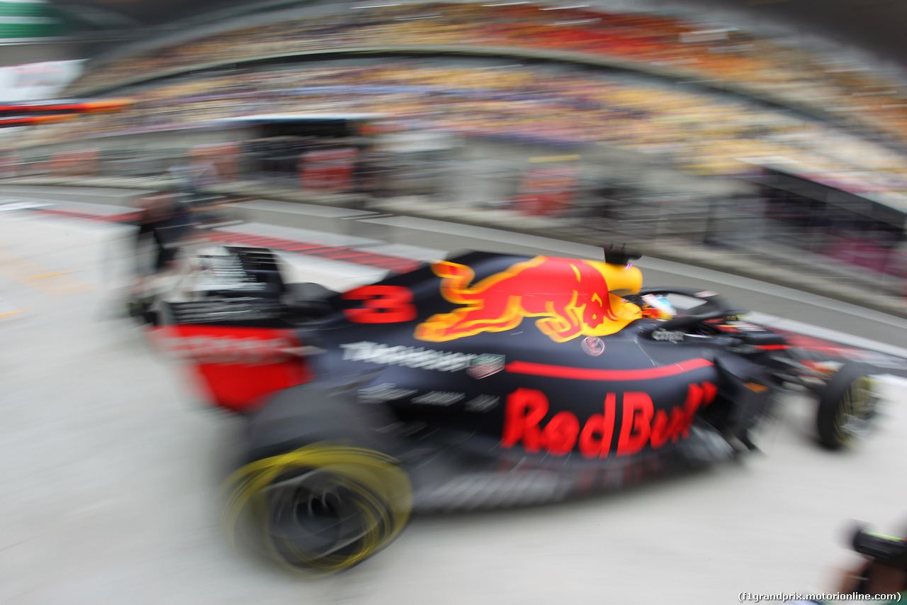 GP CINA, 14.04.2018- Prove Libere 3, Daniel Ricciardo (AUS) Red Bull Racing RB14