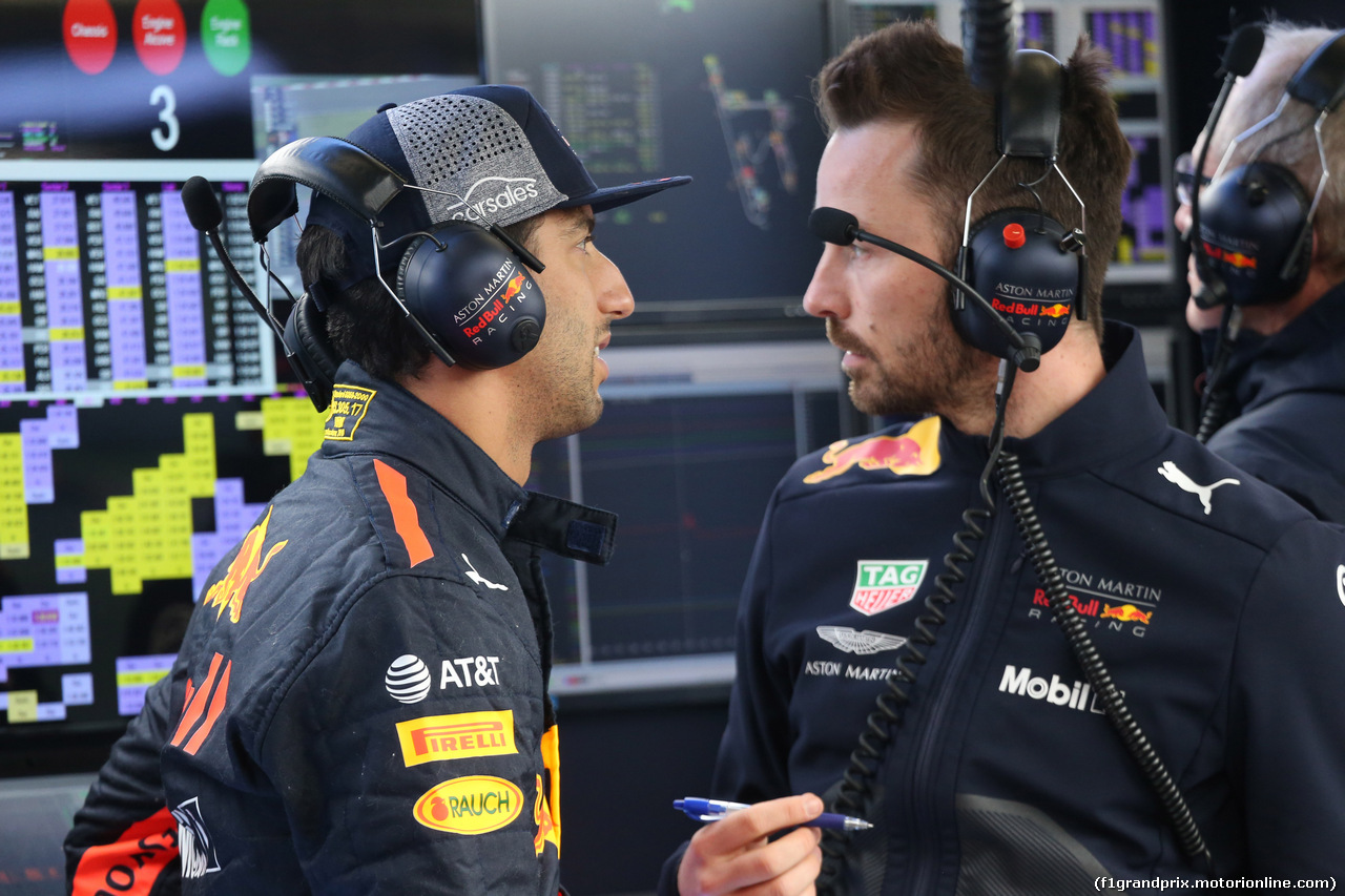 GP CINA, 14.04.2018- Prove Libere 3, Daniel Ricciardo (AUS) Red Bull Racing RB14