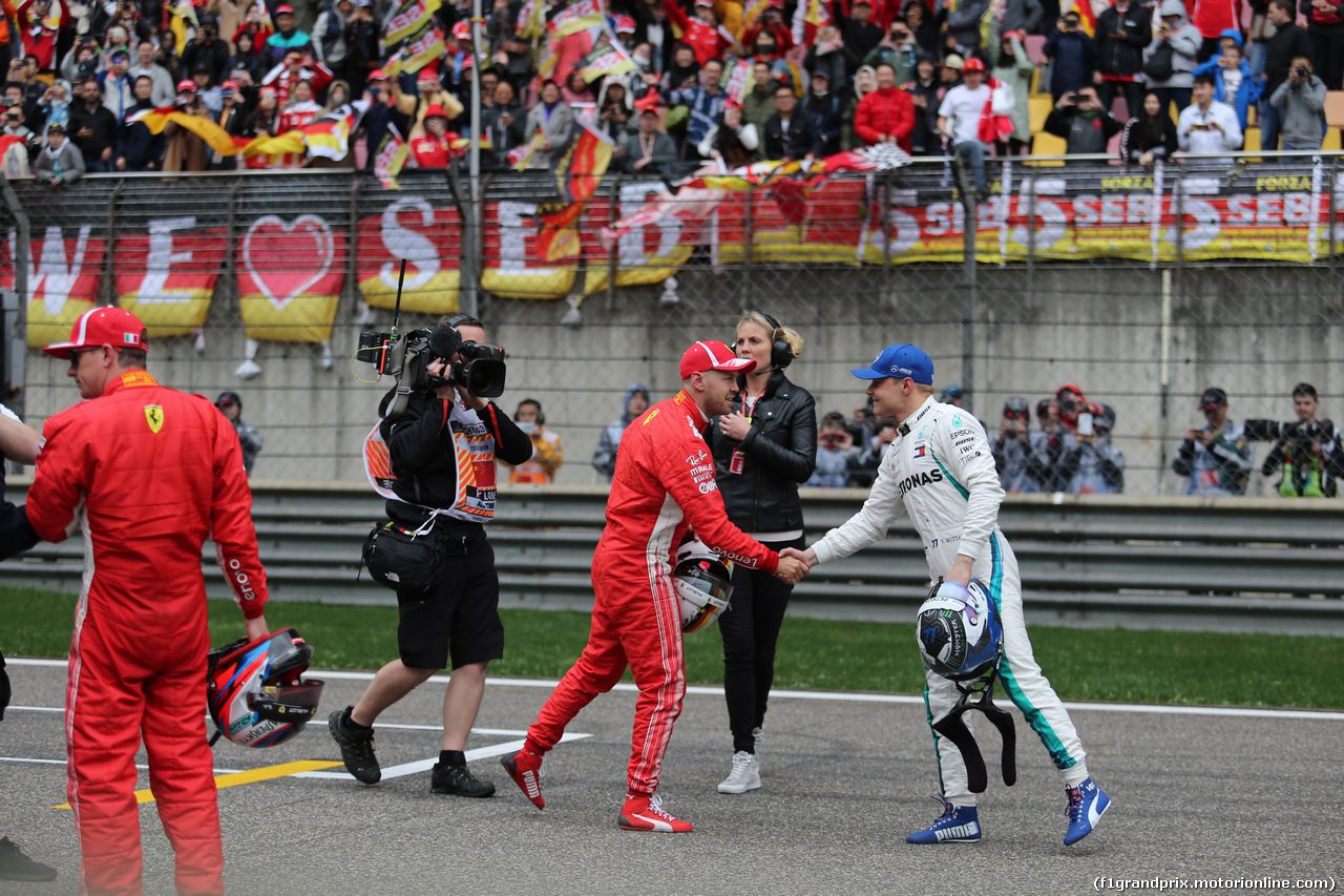 GP CINA, 14.04.2018- Qualifiche celebration: Sebastian Vettel (GER) Ferrari SF71H e Valtteri Bottas (FIN) Mercedes AMG F1 W09