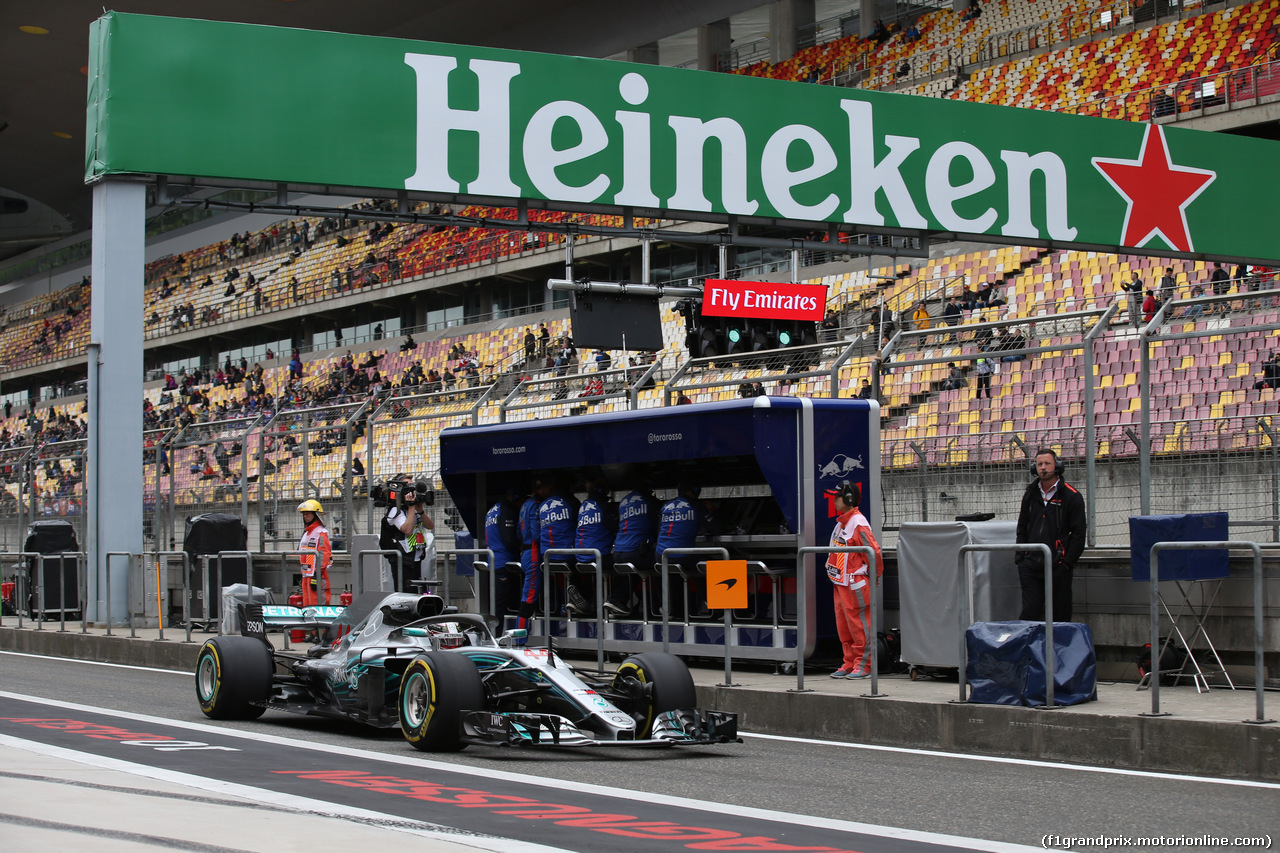 GP CINA, 13.04.2018- Prove Libere 1, Lewis Hamilton (GBR) Mercedes AMG F1 W09