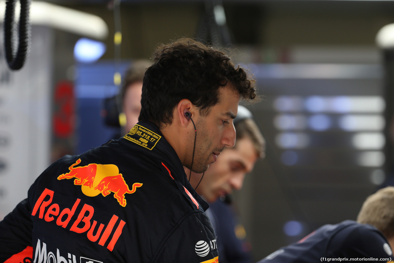 GP CINA, 13.04.2018- Prove Libere 1, Daniel Ricciardo (AUS) Red Bull Racing RB14