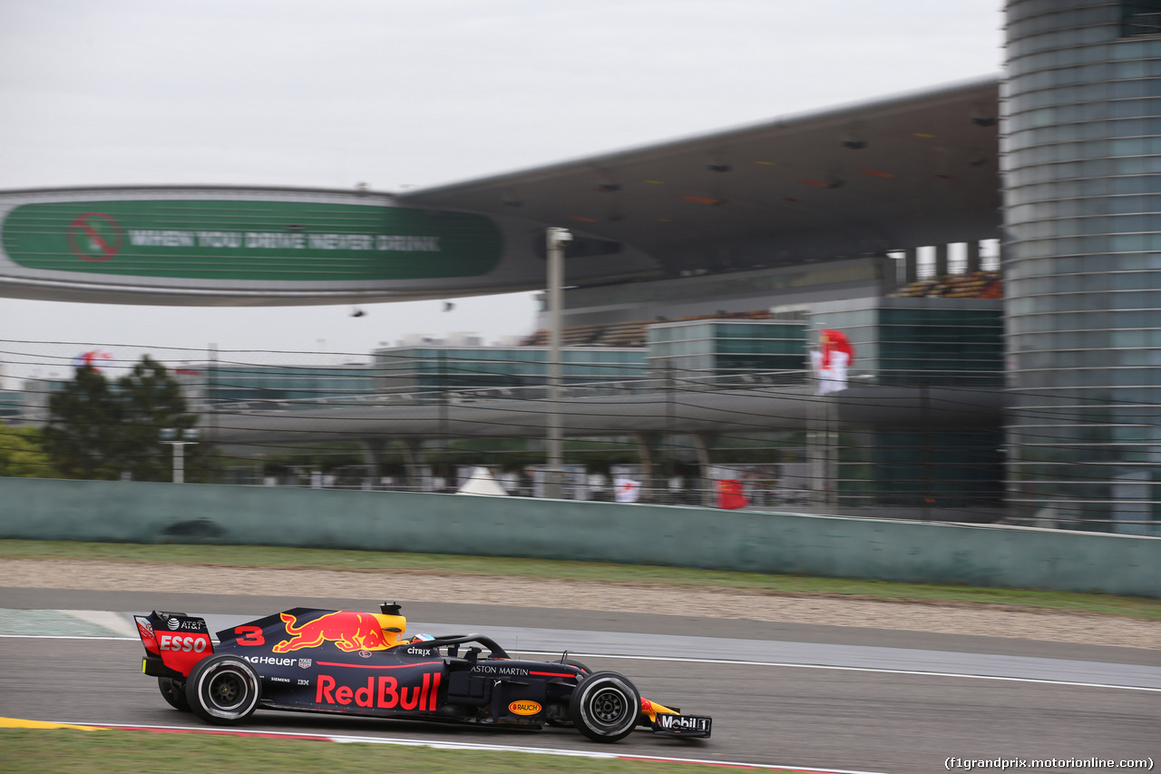 GP CINA, 13.04.2018- Prove Libere 1, Daniel Ricciardo (AUS) Red Bull Racing RB14