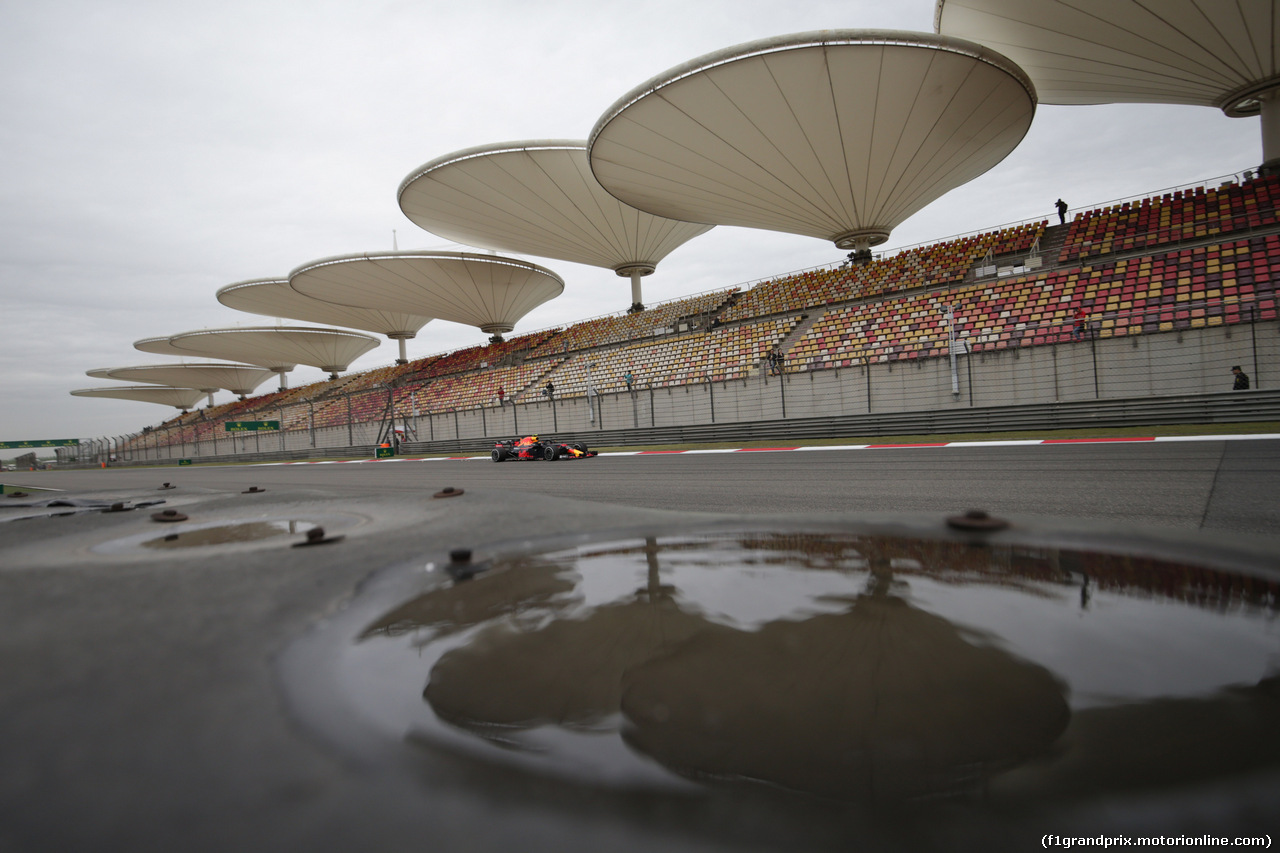 GP CINA, 13.04.2018- Prove Libere 1, Max Verstappen (NED) Red Bull Racing RB14