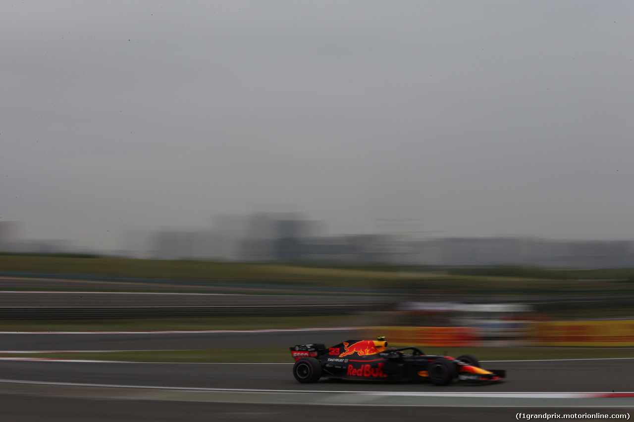 GP CINA, 13.04.2018- Prove Libere 2, Daniel Ricciardo (AUS) Red Bull Racing RB14